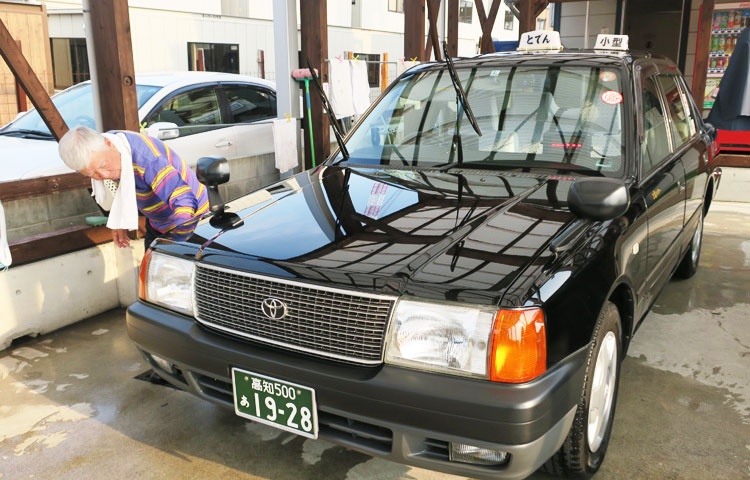 土電ハイヤー　洗車