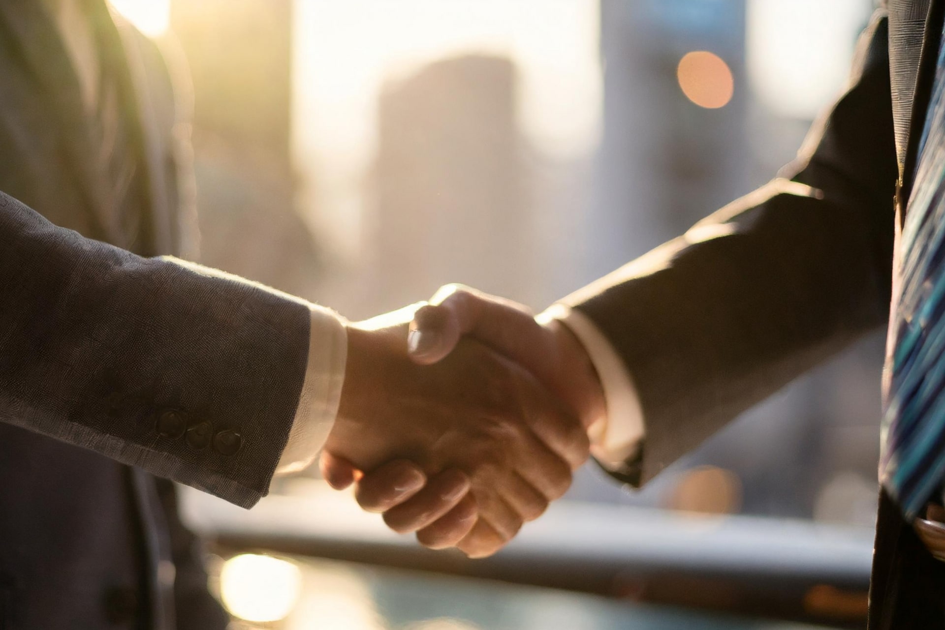 条件が良いハイヤー運転手の求人をお探しの方はP-CHAN TAXIをご利用ください！