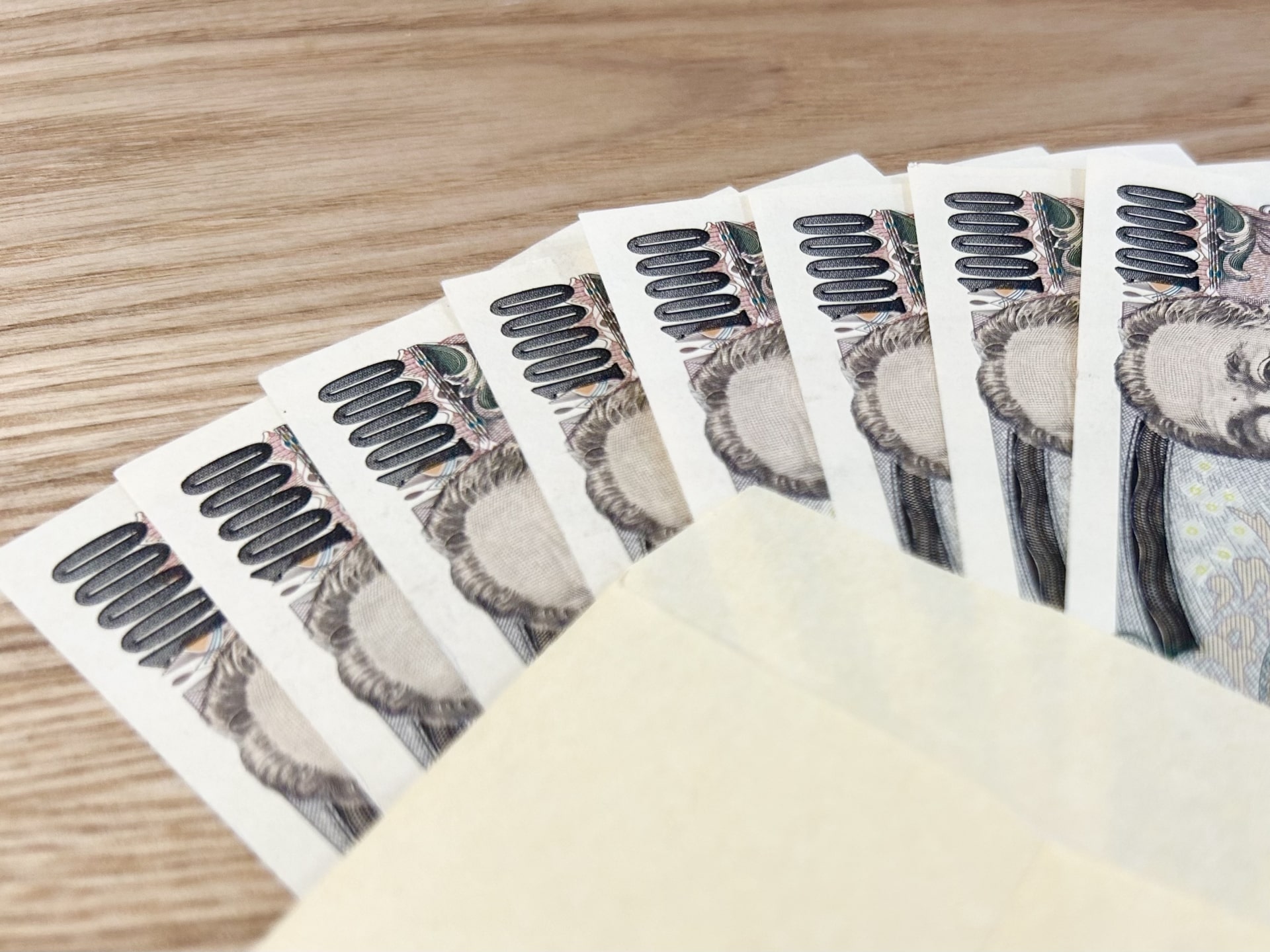 ハイヤー運転手の給料・年収はいくら？仕事内容や給与の決まり方を徹底解説！