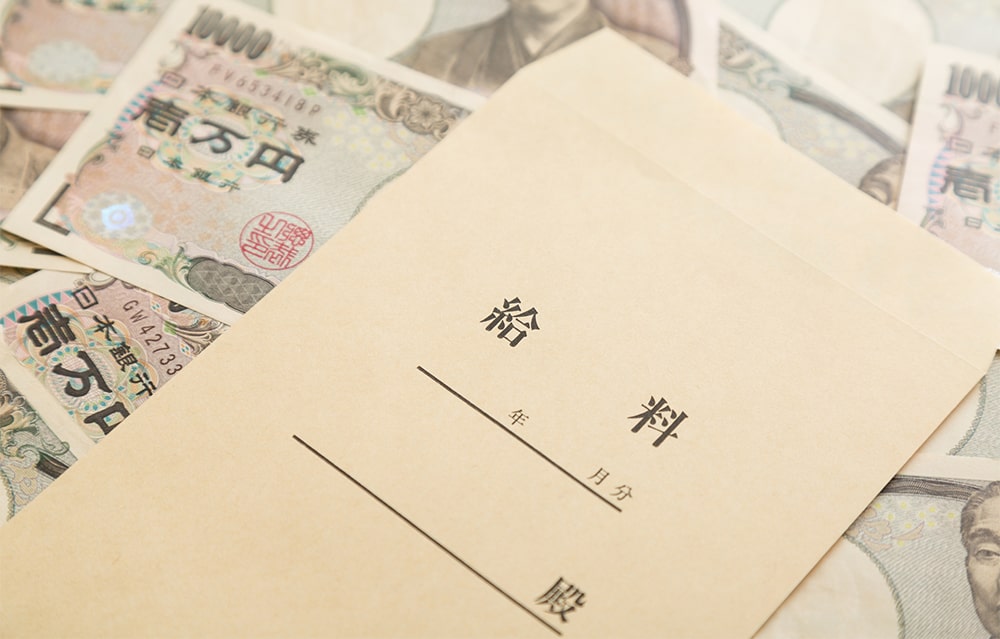 タクシー運転手の平均年収・給料は？歩合制の仕組みや手取りの計算方法を紹介