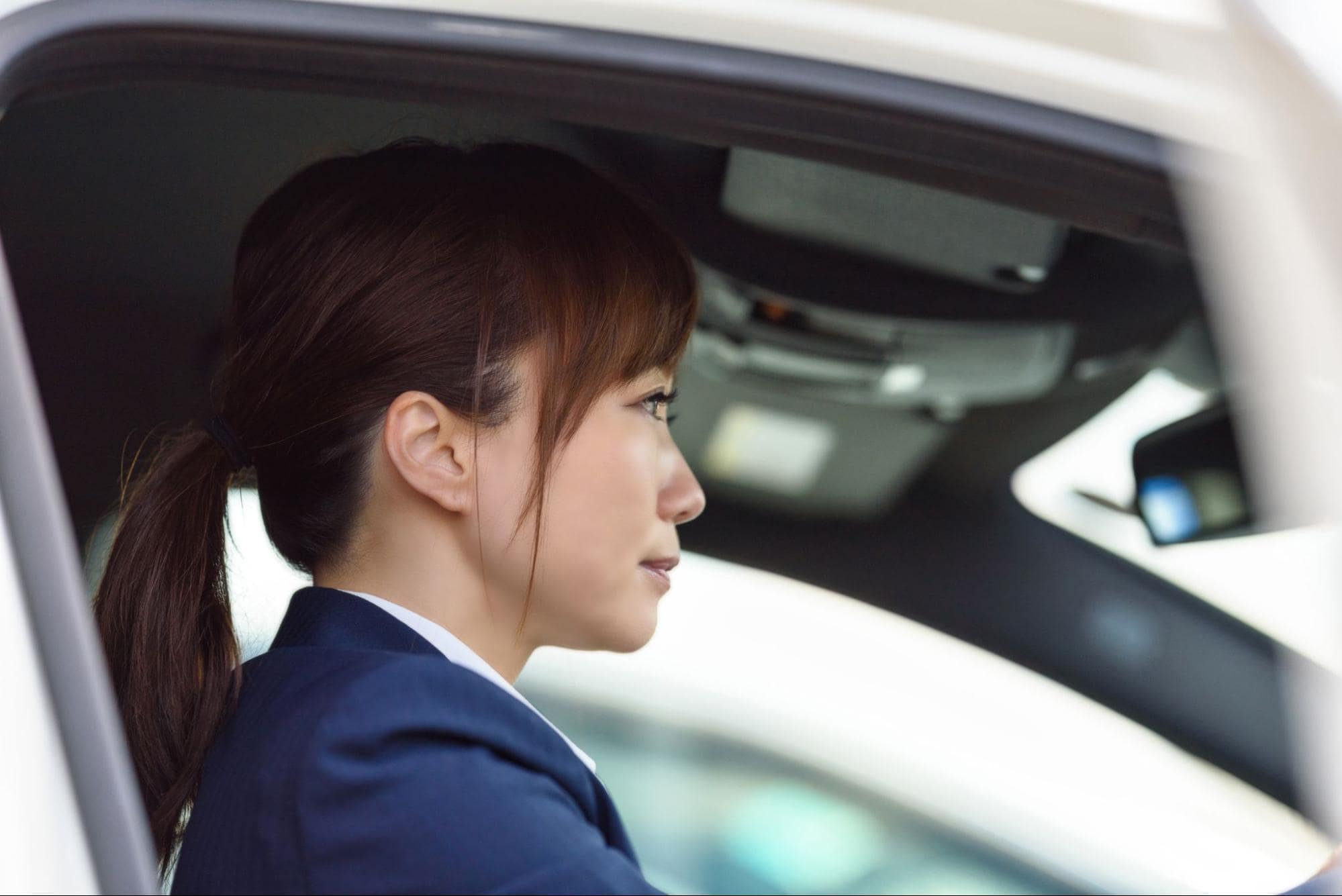 女性がタクシー運転手になるには？